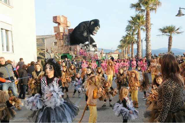 Follonica, il maltempo rovina il Carnevale 