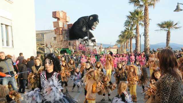 Follonica, il maltempo rovina il Carnevale