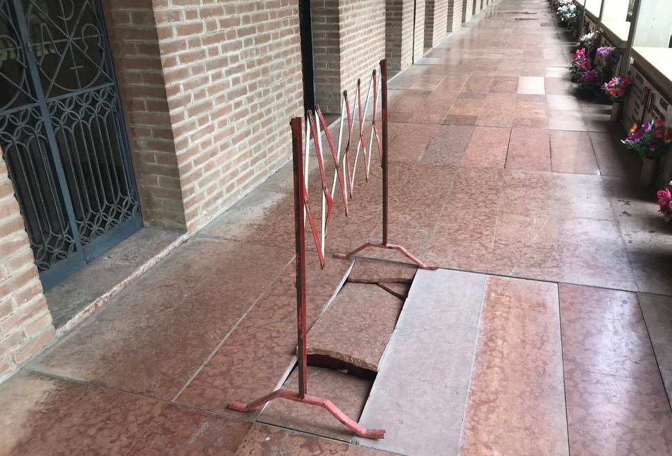 Pavimento ancora rotto da luglio
