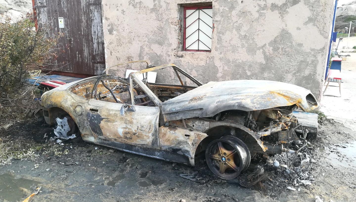 A fuoco l’auto dell’ex presidente dell’Ilva 