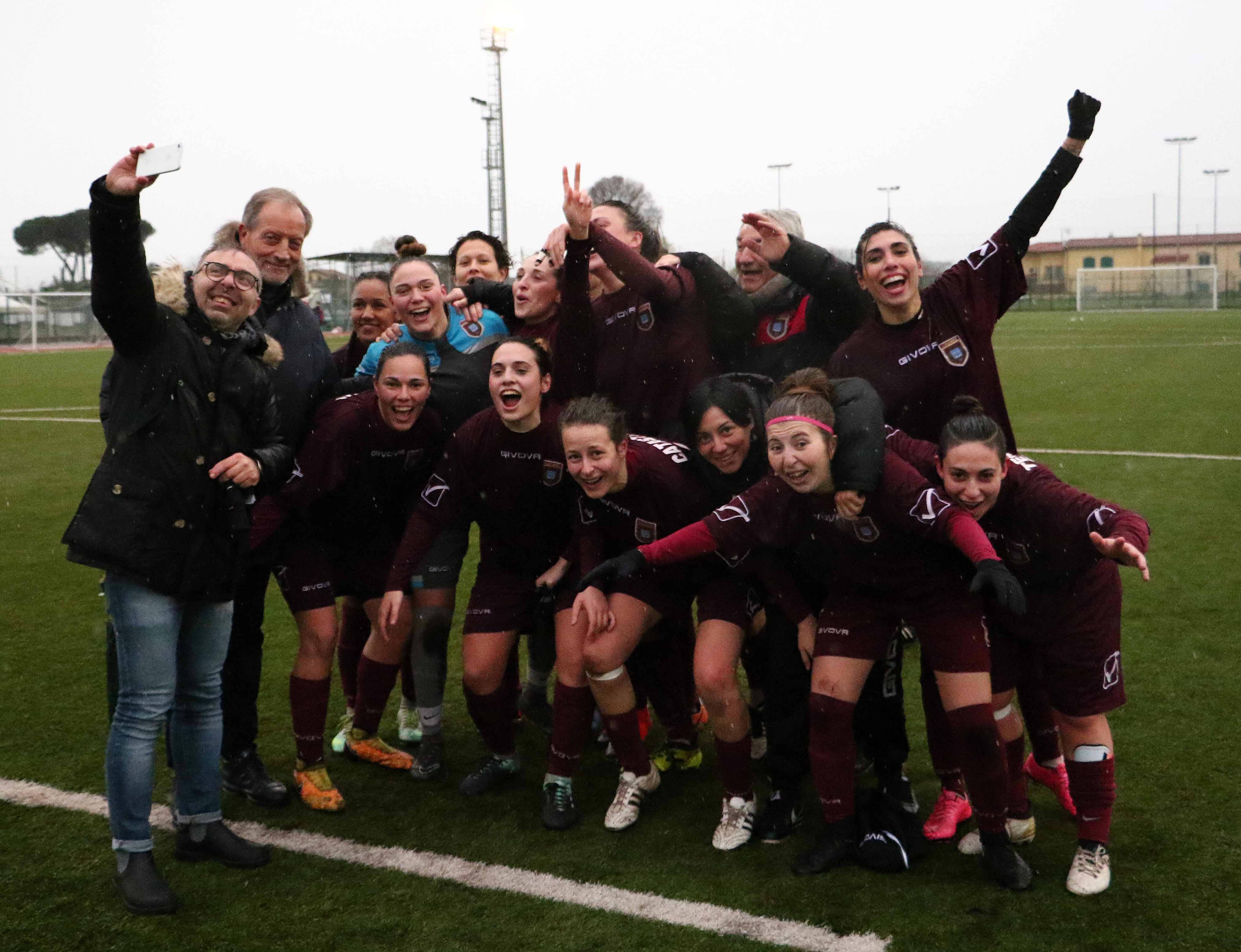 La squadra dell'Us Città di Pontedera Calcio Femminile