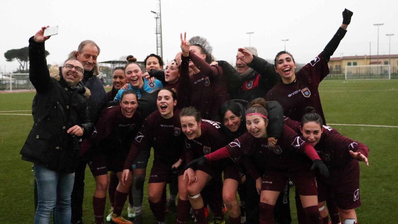 La squadra dell'Us Città di Pontedera Calcio Femminile