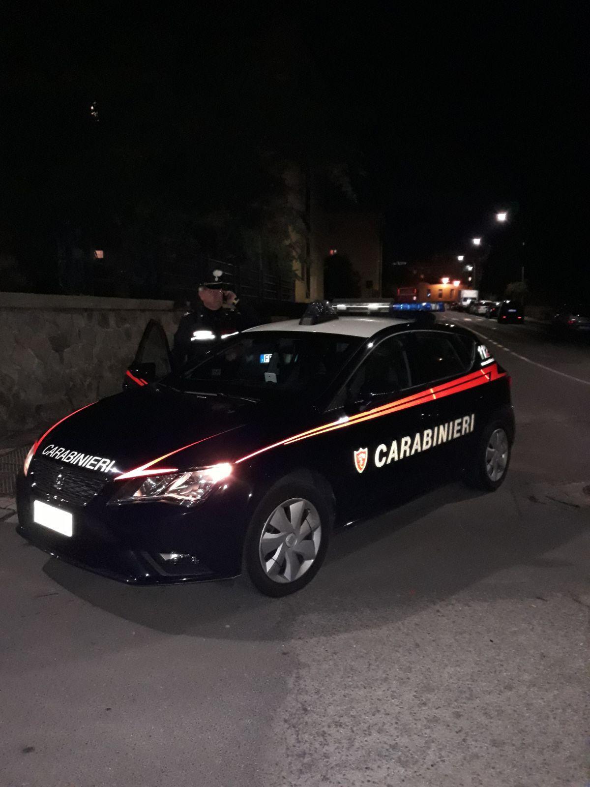 Picchia selvaggiamente la compagna: arrestato