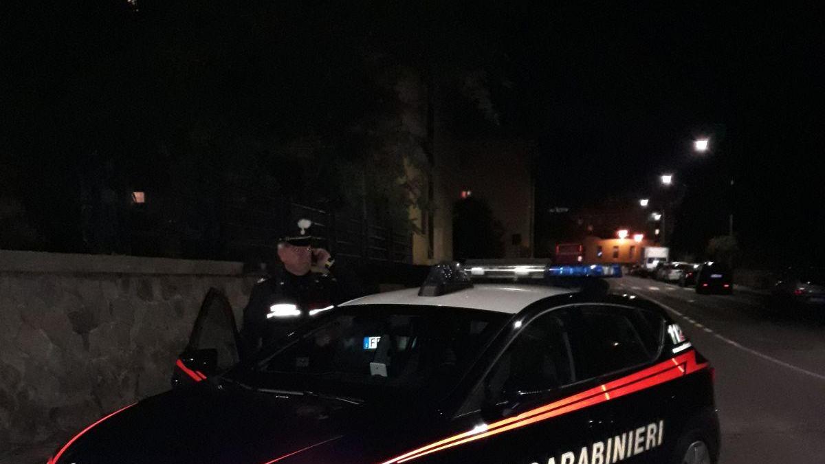 Picchia selvaggiamente la compagna: arrestato