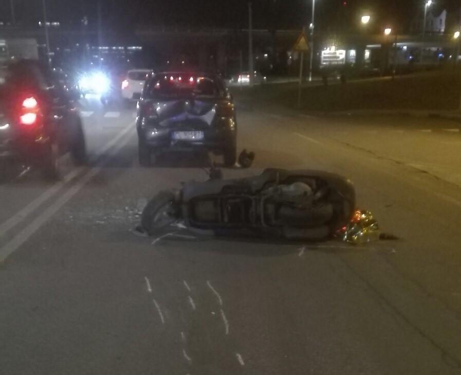 L'incidente stradale in via Stamira a Pirri (foto Mario Rosas)