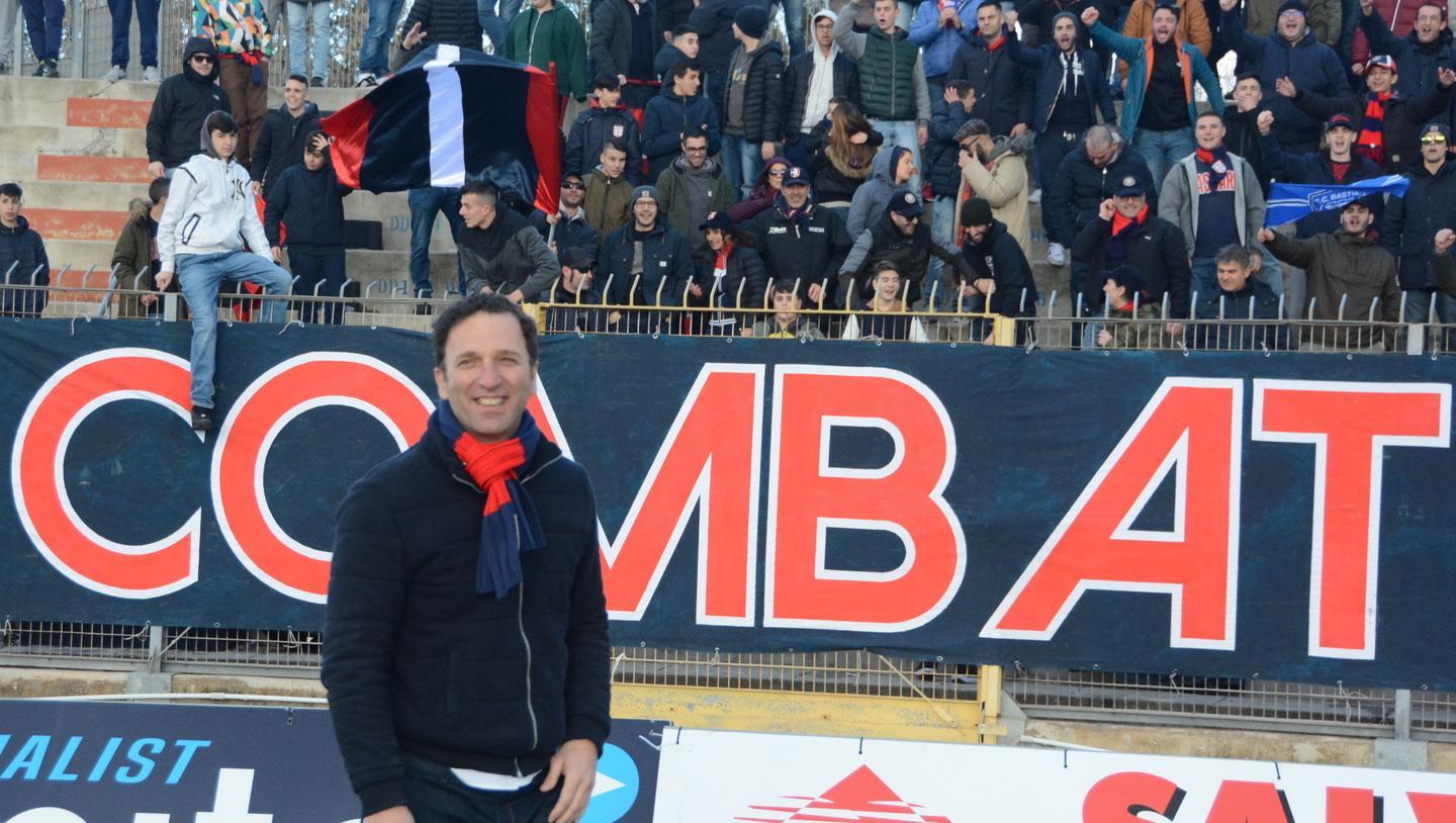 Theo Karasavvidis festeggiato in tribuna e dalla Curva Nord