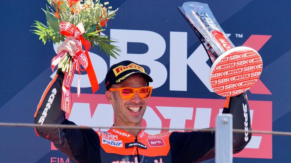 Doppietta Melandri: Ducati in festa