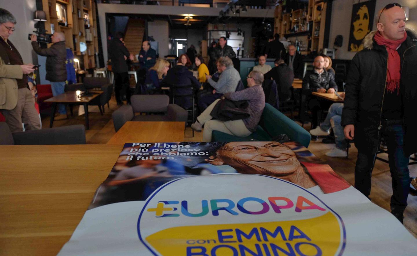 I radicali della Bonino: l’Europa al fianco dei sardi 