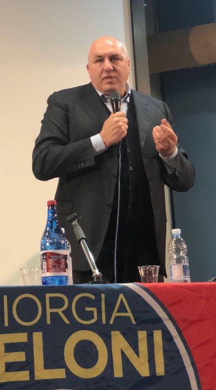 Crosetto nella biblioteca Satta «Dare un futuro ai giovani»