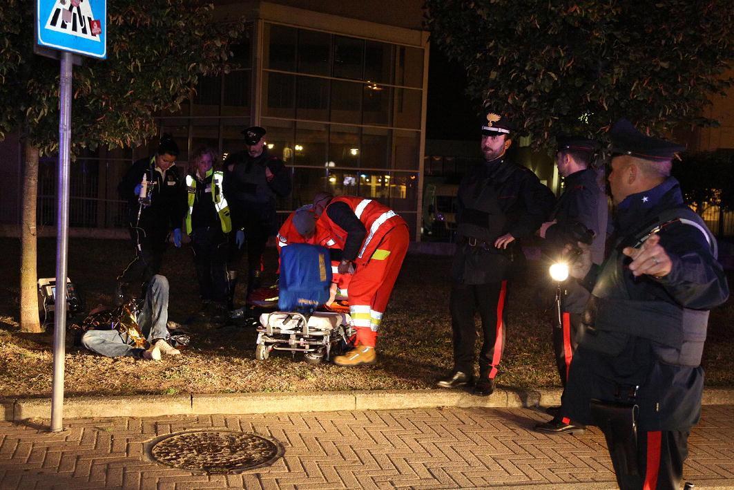 I soccorsi sul luogo della sparatoria (Foto Agenzia Carlo Sestini)