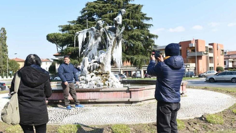 Fontana ghiacciata e selfie aspettando “Big snow”