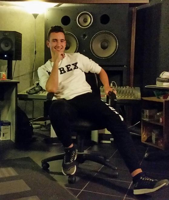 Il rapper senza tatuaggi che canta l’amore 