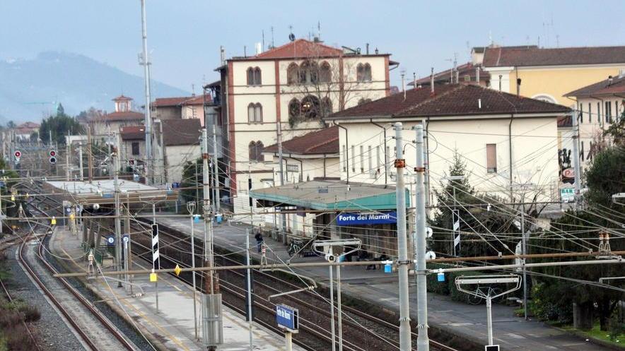 Lavori alla linea, pendolari costretti a spostarsi in auto