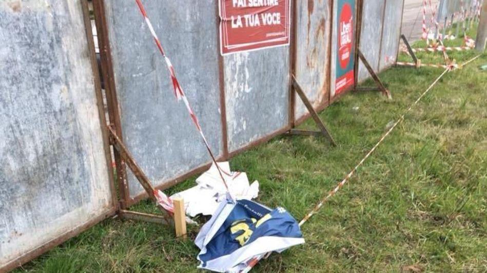 Vandali contro Fratelli d’Italia Strappati tutti i manifesti