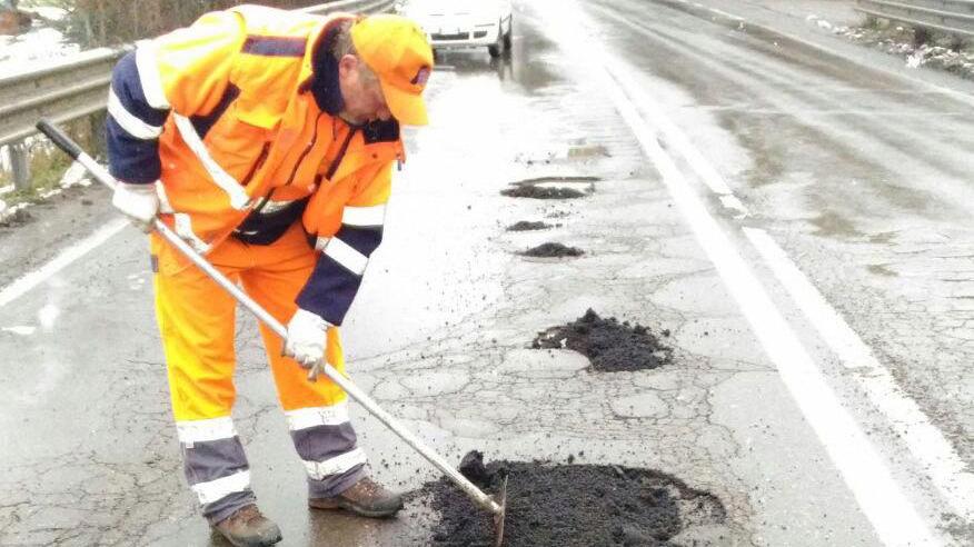 Tangenziale, coperte 80 buche dal Comune
