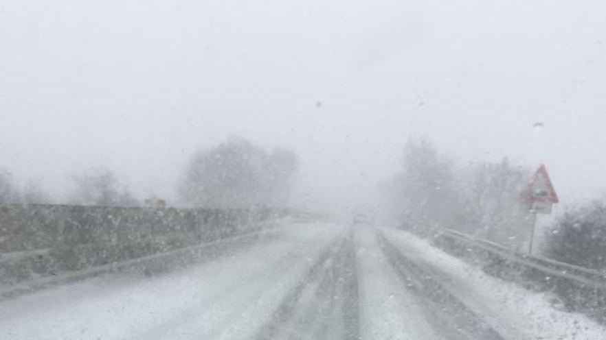 Neve inaspettata e disagi Scuole chiuse in 15 Comuni