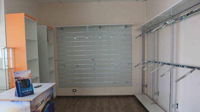 Rubati 50 vestiti dal negozio di sub in via Bizet