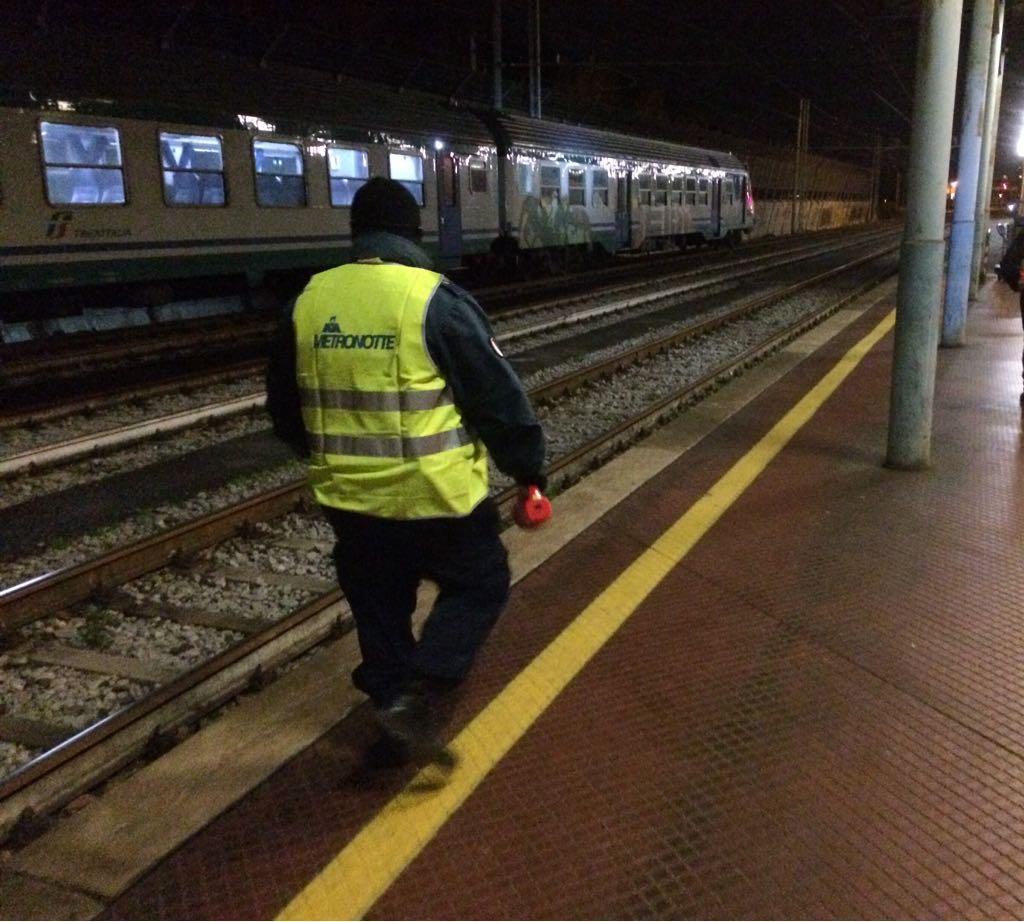 La Securitas Metronotte durante il controllo alla stazione