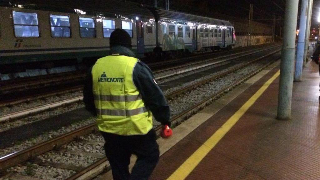La Securitas Metronotte durante il controllo alla stazione