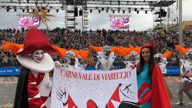 Burlamacco e Ondina in piazza Massena a Nizza