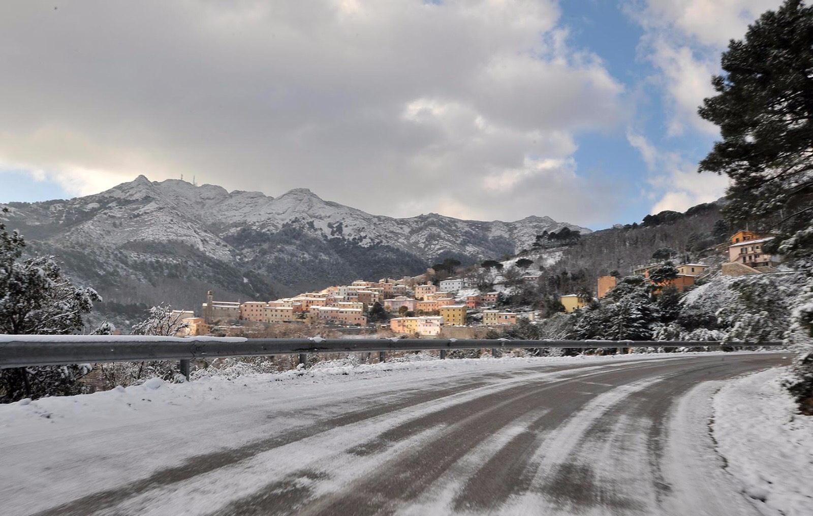 Marciana innevata (foto di gio' Di Stefano)