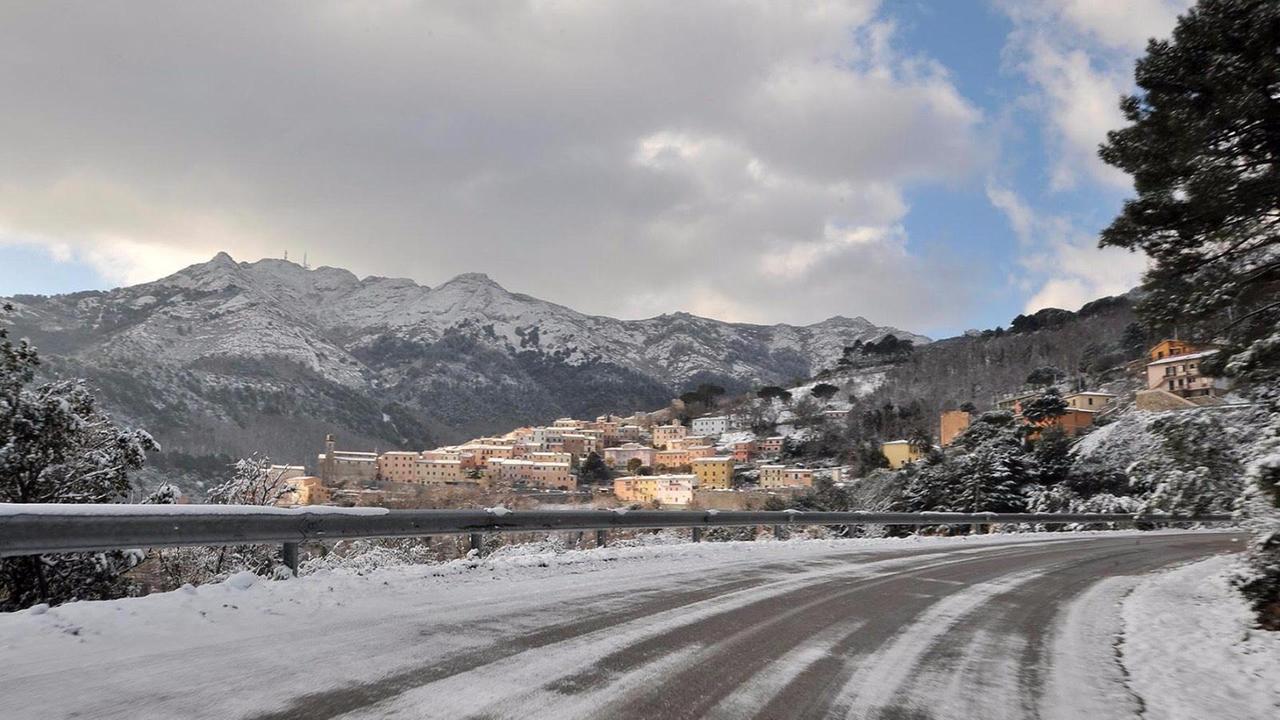 Marciana innevata (foto di gio' Di Stefano)