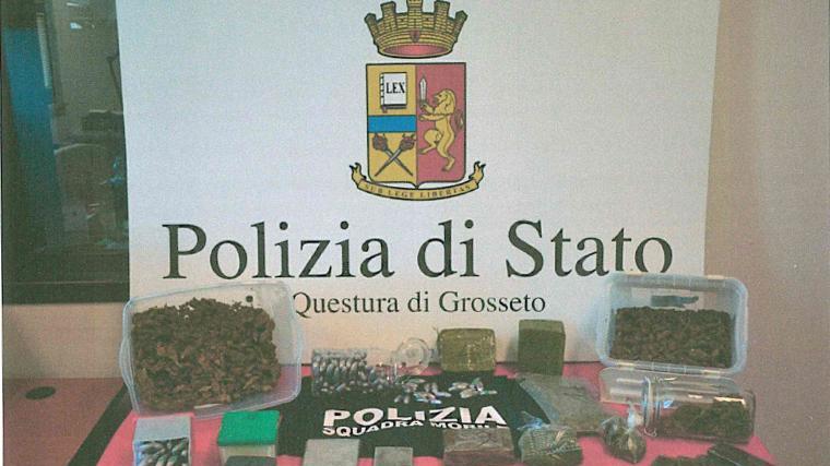La droga e il materiale sequestrato