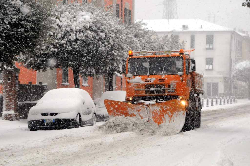 Mezzi spalaneve in azione