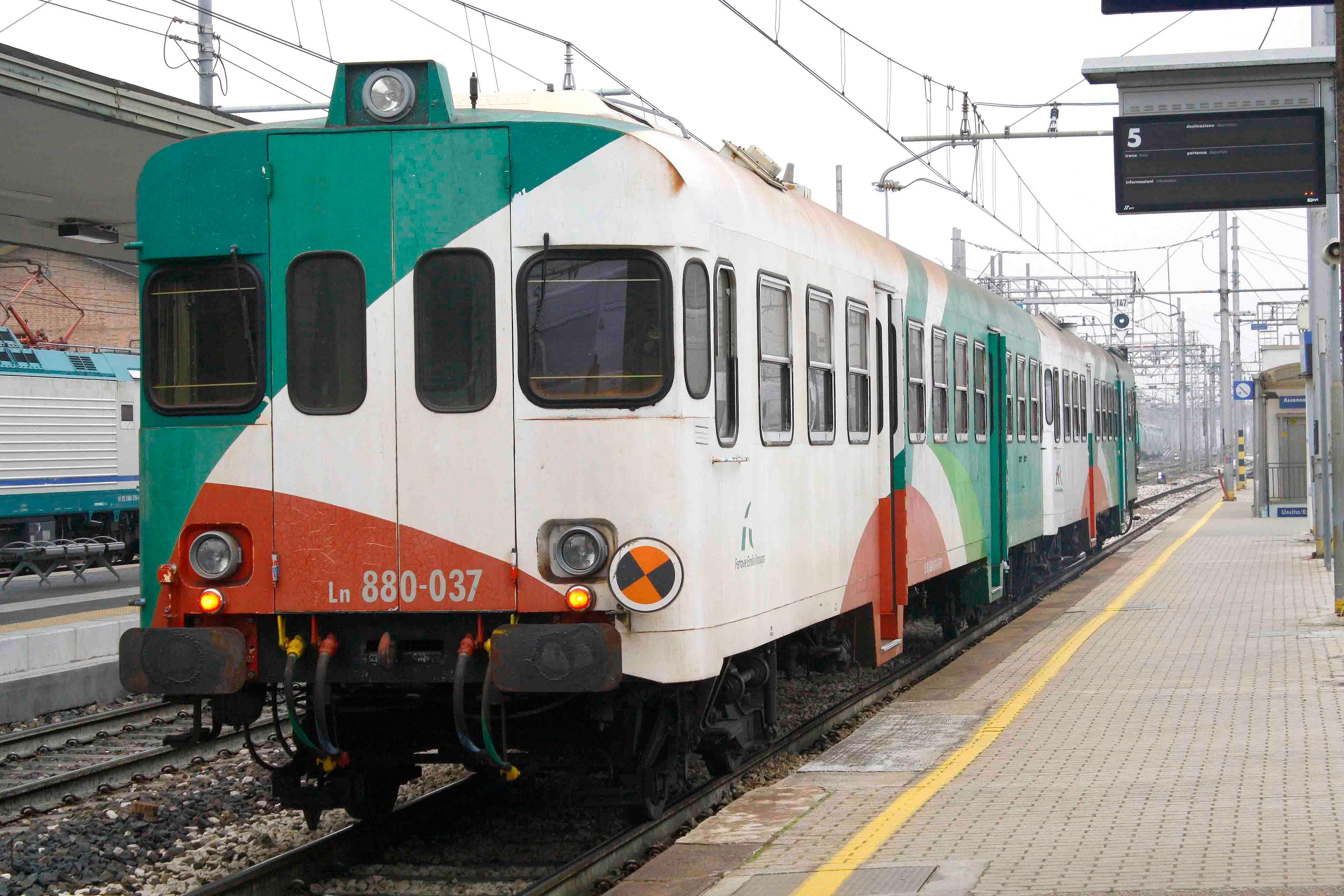 Treni, cancellazioni per l'allerta meteo