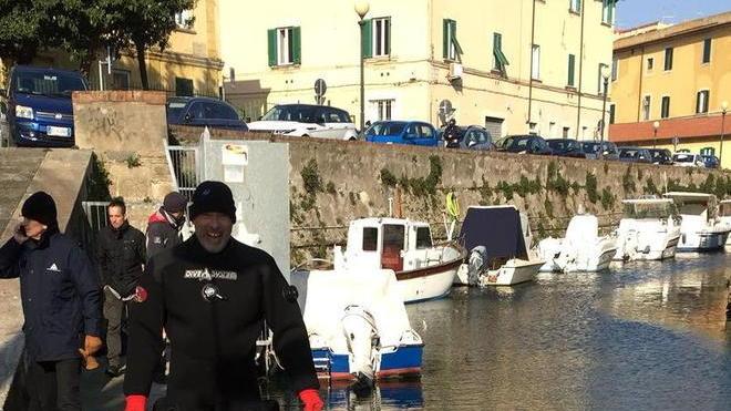 Decine di biciclette, auto e imbarcazioni È il mondo sommerso lungo i Fossi