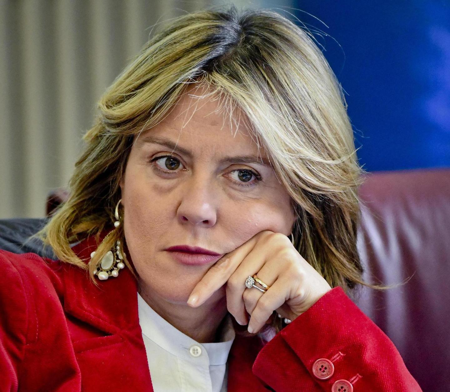 Minacce su Facebook alla ministra Lorenzin 