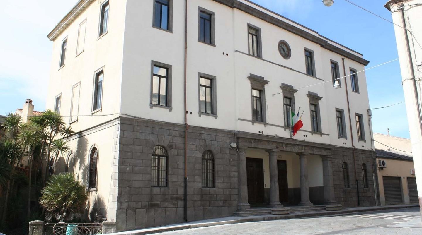 Rifiuti, l’impegno del Comune: «Costi ridotti per la Tari» 