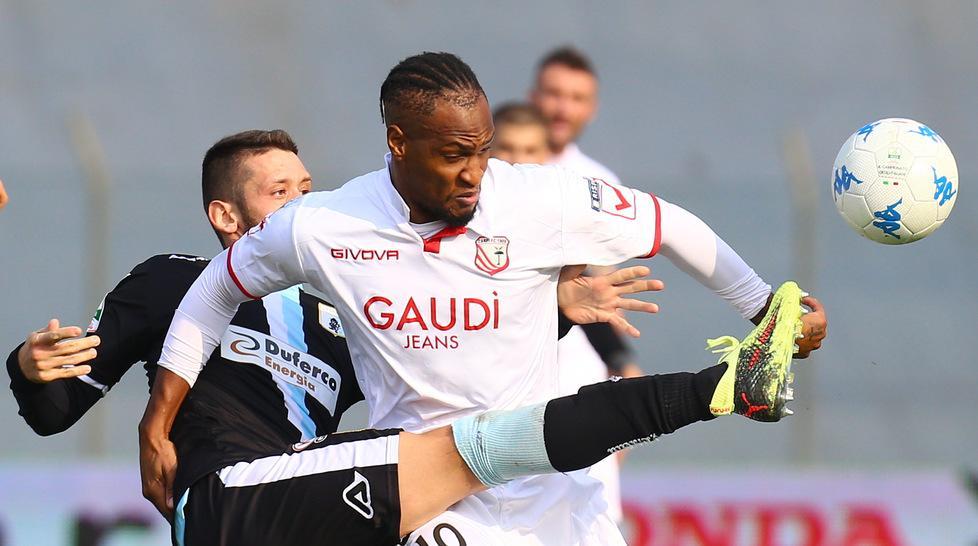 Il Carpi agganciato dal Foggia che vince sul campo di Novara 