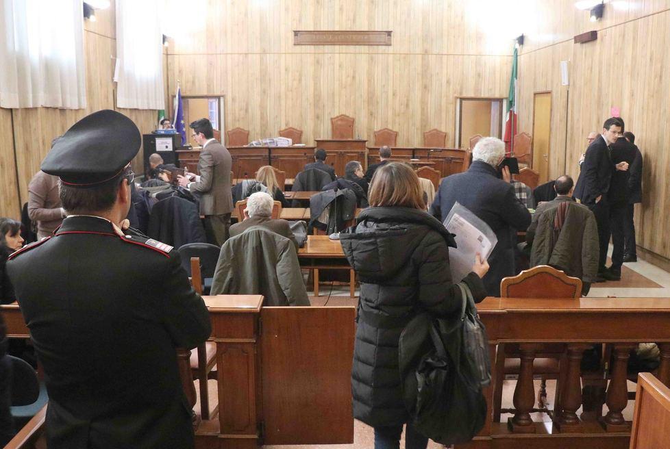 Sequestrata per una notte Violentata da sette uomini 