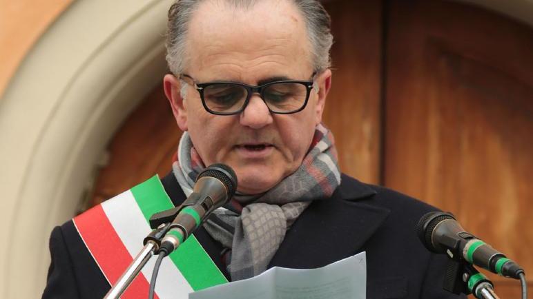 Terzi porta il saluto del Diavolo «Troppe le braccia tese in Italia»