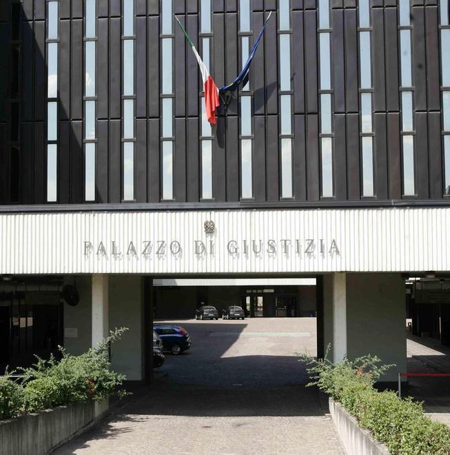 Picchiava la convivente, allontanato da casa 