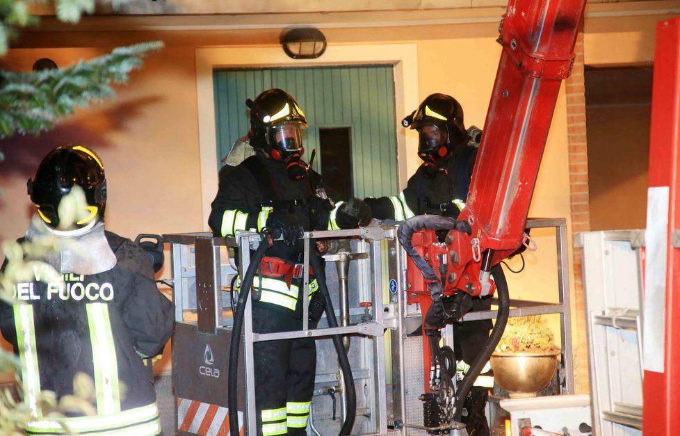 A fuoco il tetto di una villetta a Cavazzoli 