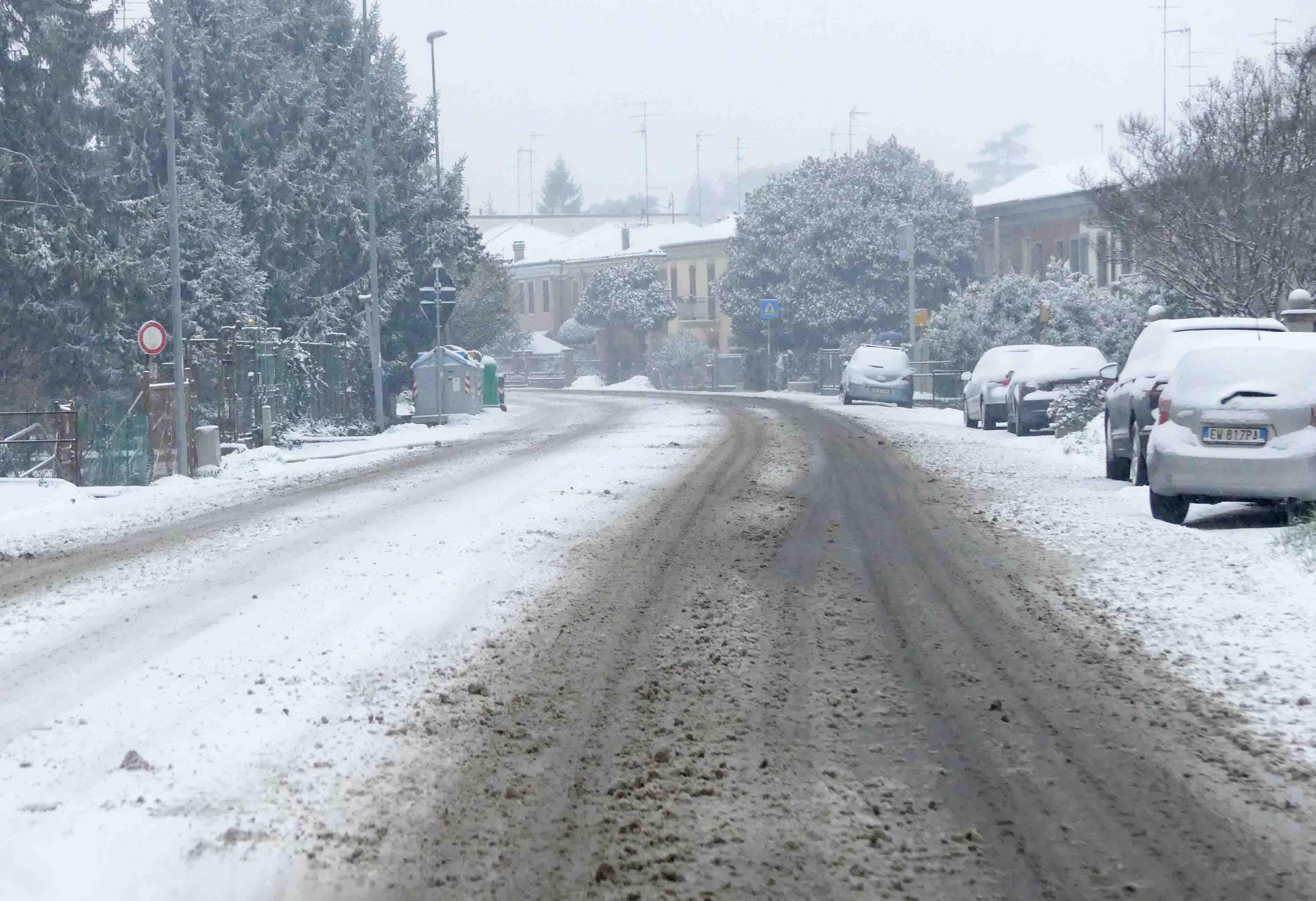 Ferrara imbiancata e strade innevate