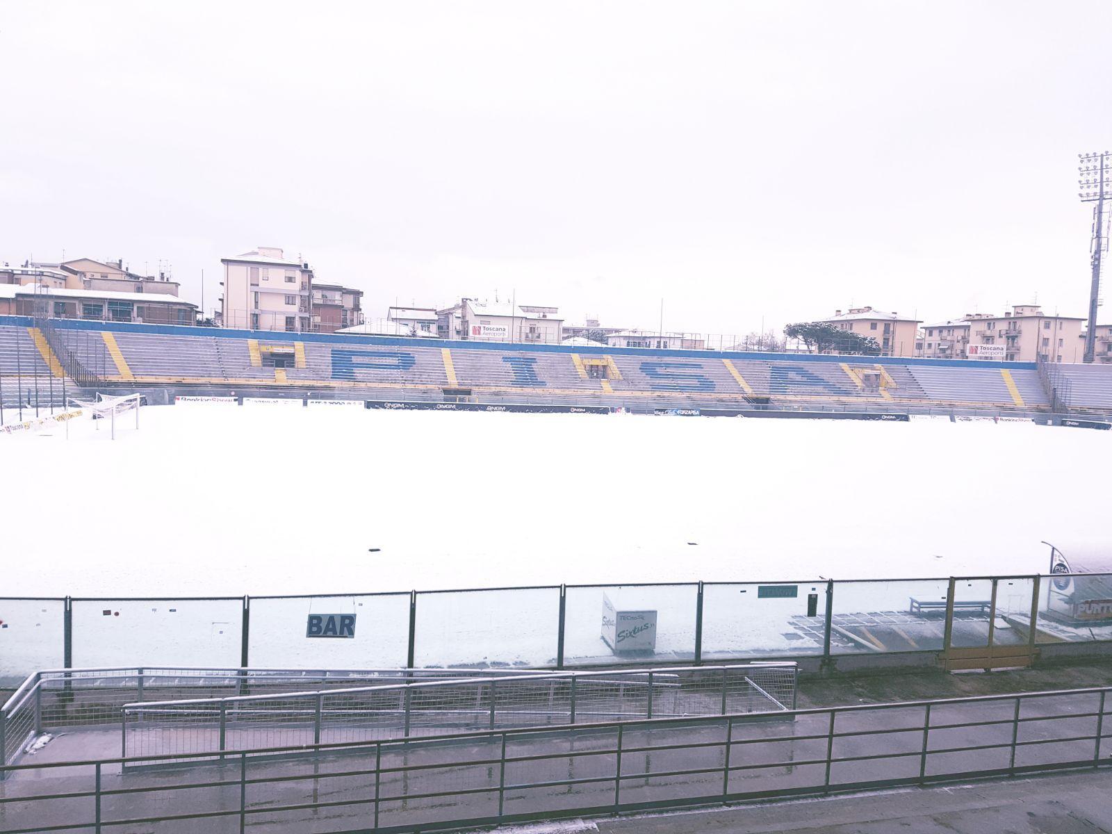 Lo stadio cittadino innevato (pisachannel.tv)