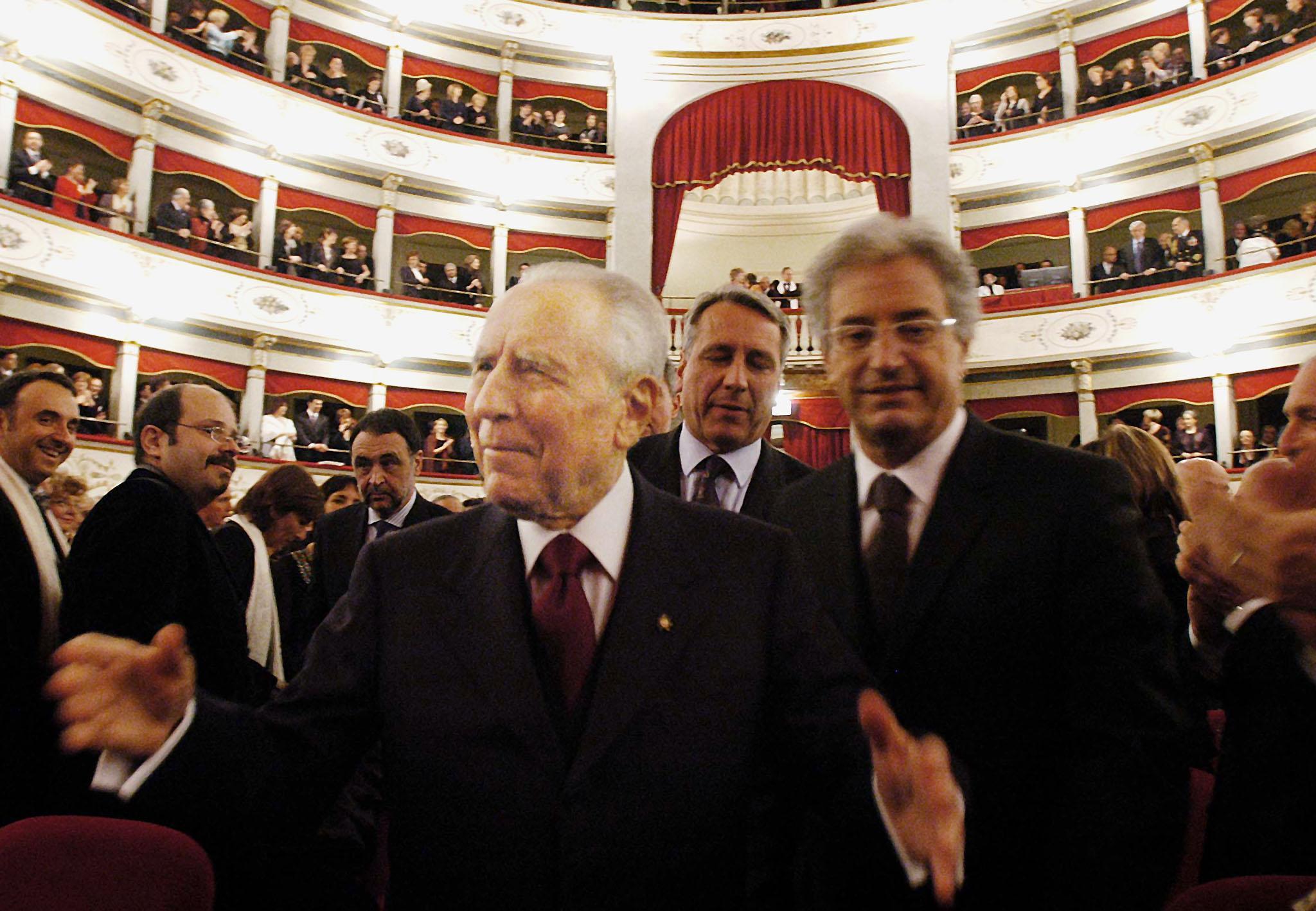 Gianfranco Lamberti col Presidente della Repubblica Ciampi all'inaugurazione del Goldoni