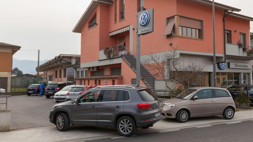 Olmimotors, tester e attrezzature rubati nella notte