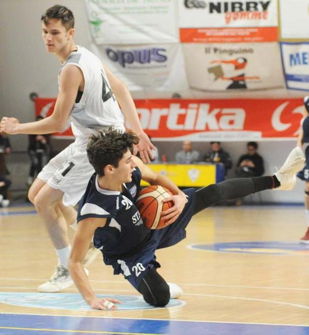 Zagabria ko, Pesaro a punteggio pieno Siena domina Trieste 