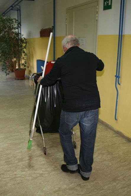 I laureati in coda per il posto da bidello: «Il salario prima»