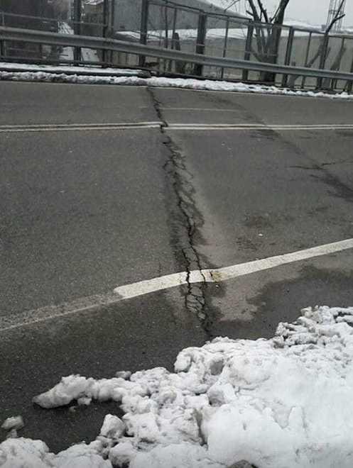 Il ponte si abbassa al centro Il Comune corre a sistemarlo