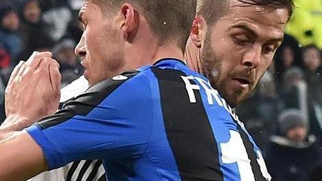 Juve, basta il penalty per volare in finale Atalanta al tappeto