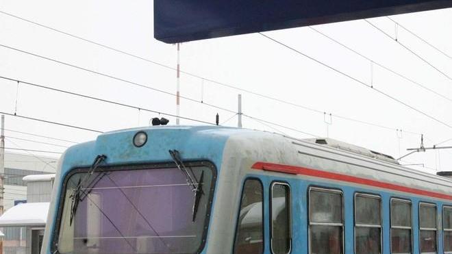 Fer riduce le linee regionali della metà mentre il prefetto blocca i mezzi pesanti