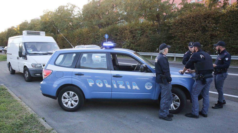 Auto “spia” della polizia a caccia dei ladri
