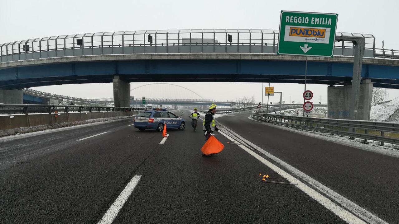 Allarme gelicidio, chiusa per quattro ore l'A1 da Milano a Sasso Marconi