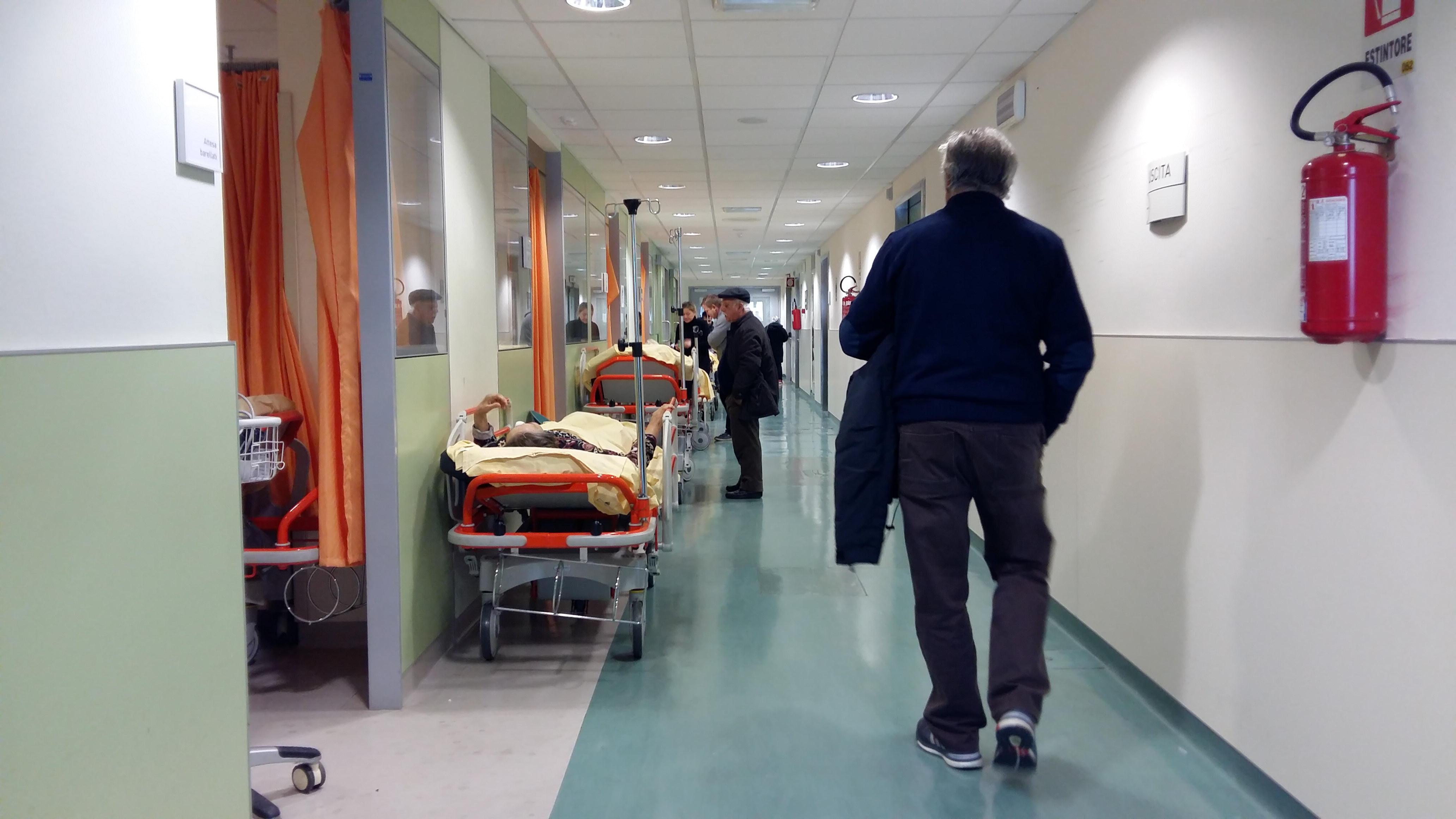 Il corridoio del pronto soccorso dell'ospedale di Prato