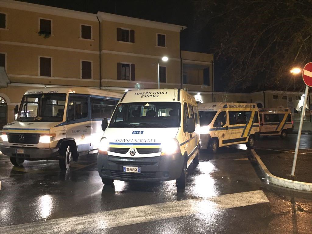 I mezzi della Misericordia alla stazione di Empoli 